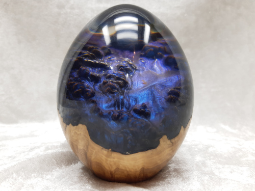 Medium Dragons Egg ~ Red Mallee Burl, with Dark Blue and Purple colour shift below Crystal Clear Resin ~ DE040